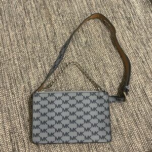 MICHAEL KORS FANNY PACK SIZE LARGE BELT WALLET
